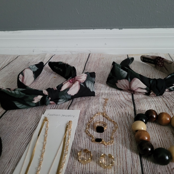 Last Call Jewelry & Accessories Bundle (31 pieces) - Picture 5 of 10